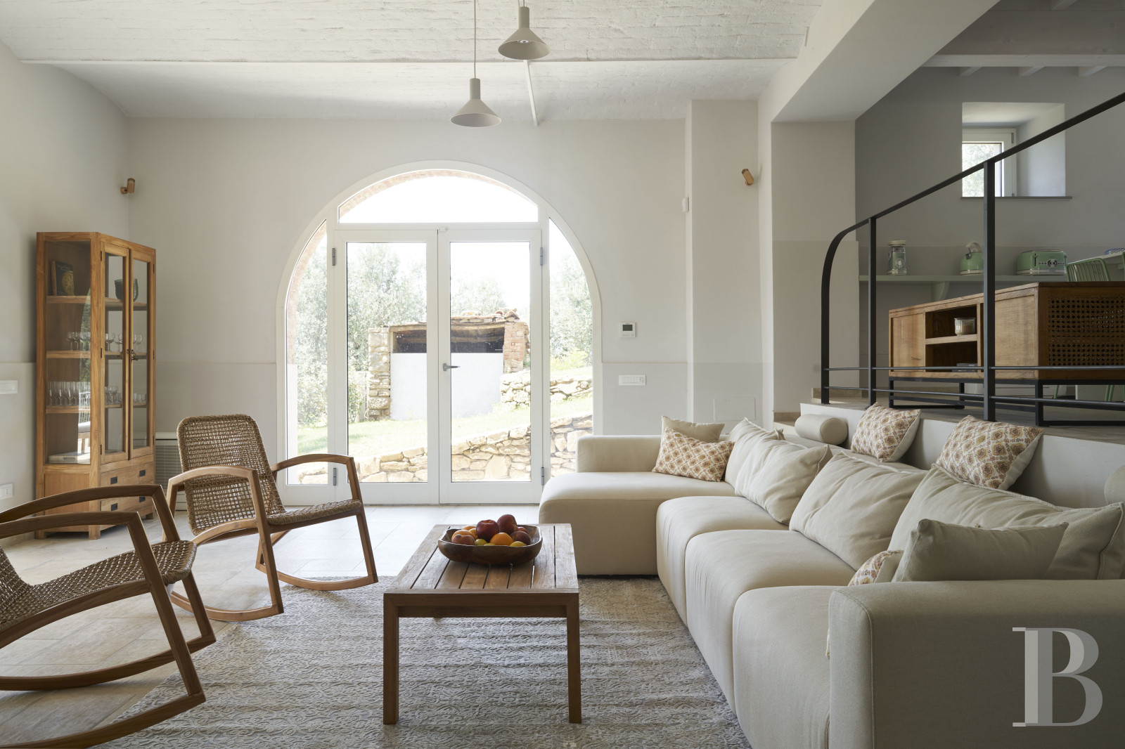 En Toscane, au nord de Vinci et non loin de Florence, une ancienne ferme du 19e siècle au milieu des oliviers - photo  n°7